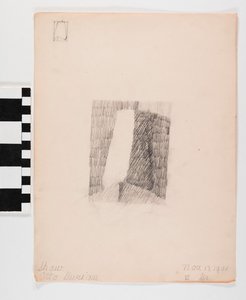 Disegno a matita su carta di una porta con ombreggiatura al centro e piccolo contorno di una porta nell